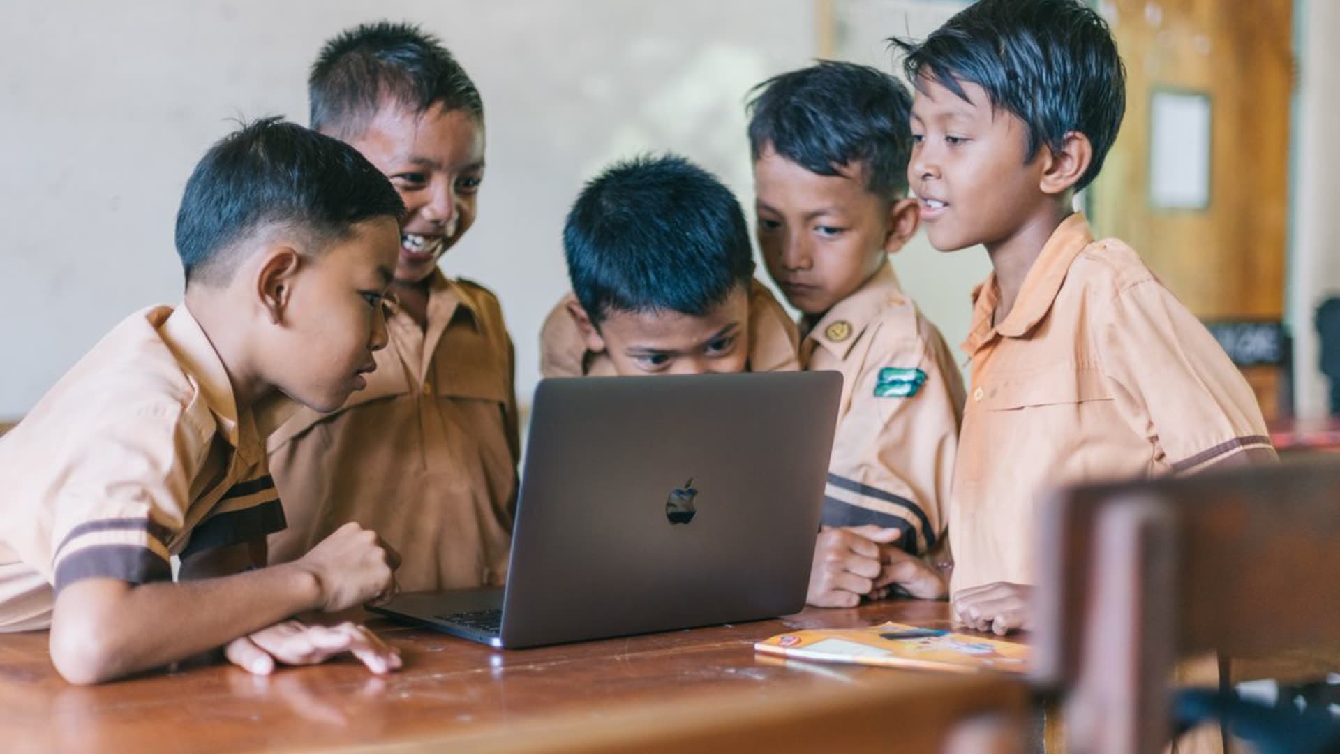 Selamat Datang di SMK Uji MSDVOU6V